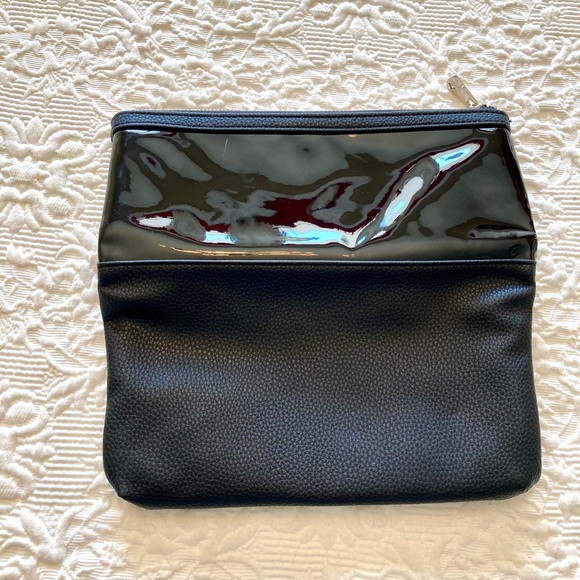 Thirty-One Clutch - Picture 3 of 10